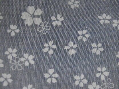 Tissu japonais fleurs de cerisier blanches fond bleu  - coupon de 50 cm