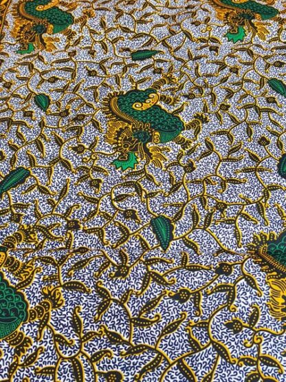 Tissu motif africain wax véritable motif dragon vert et jaune et plantes - 20 cm